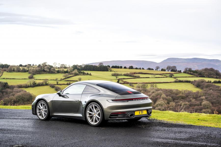  Porsche 911 Carrera (992) 2019 года  (UK) (фото 9 из 32)